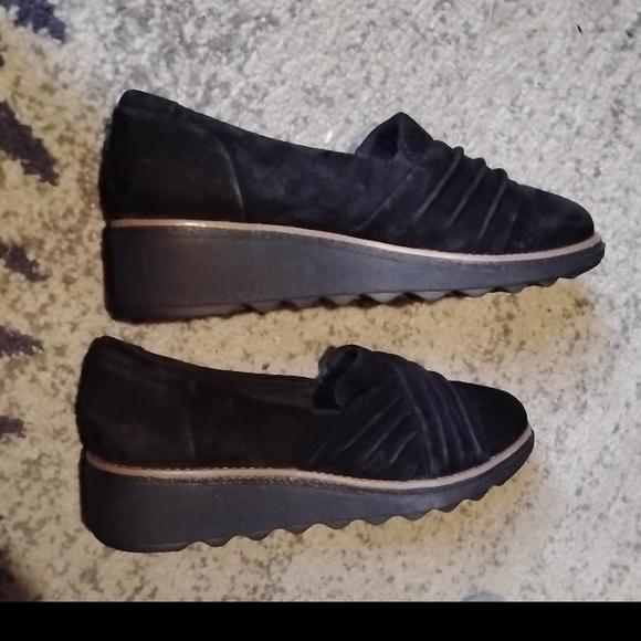 Clarks Black Leather Slip-On Shoes - Picture 4 of 4